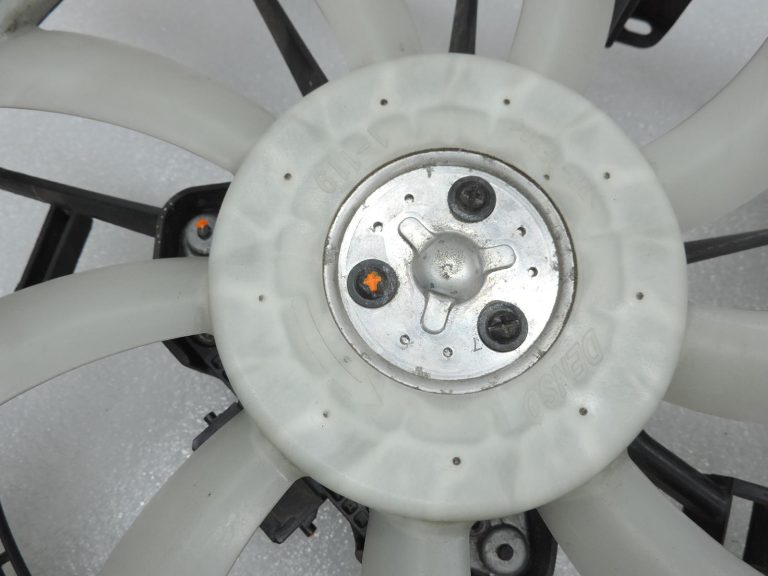 OE Toyota Corolla E21 1,2i 8NRFTS dzinēja ventilatora radiatora difuzors 167110Y260