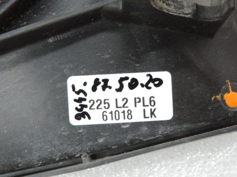 OE Toyota Corolla E21 1,2i 8NRFTS dzinēja ventilatora radiatora difuzors 167110Y260