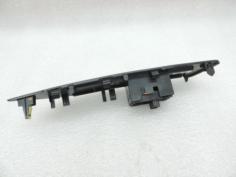 OE Toyota Corolla E21 priekšējā labā loga pacēlēja slēdzis 8481002250