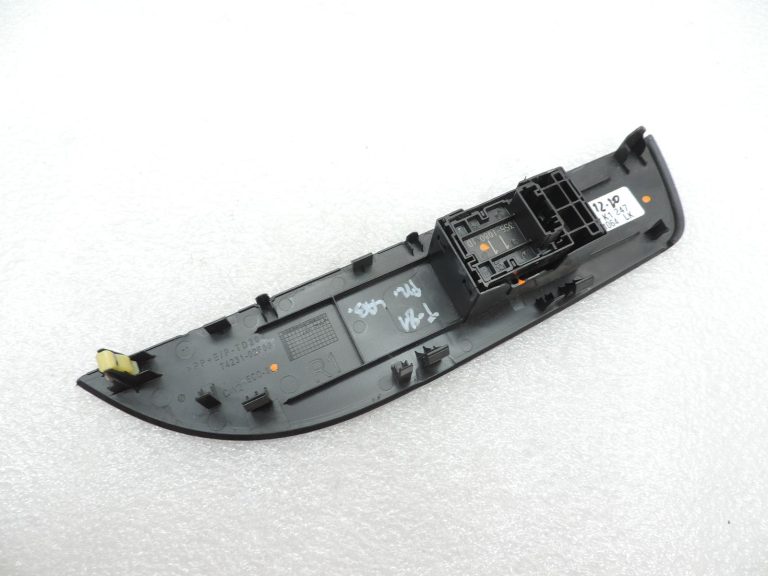 OE Toyota Corolla E21 priekšējā labā loga pacēlēja slēdzis 8481002250