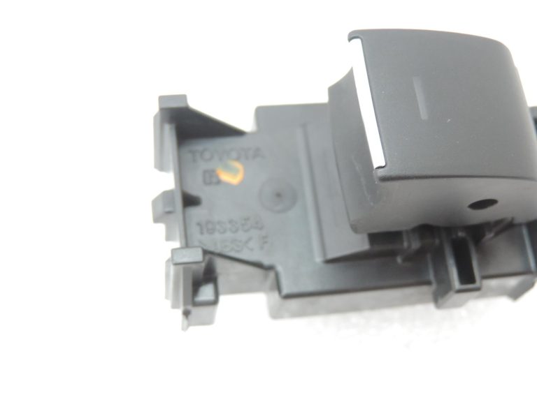 OE Toyota Corolla E21 aizmugurējo logu pacēlāju slēdzis 8481002250