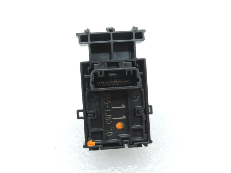OE Toyota Corolla E21 aizmugurējo logu pacēlāju slēdzis 8481002250
