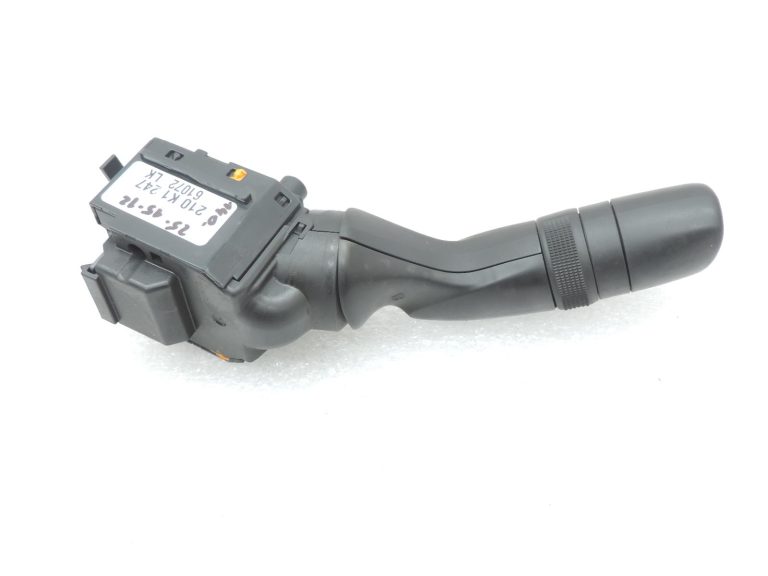 Toyota Corolla E21 universālis ar slīpajām aizmugurējām durvīm – stūres kolonnas slēdzis, tīrītāju slēdzis 8465202A30