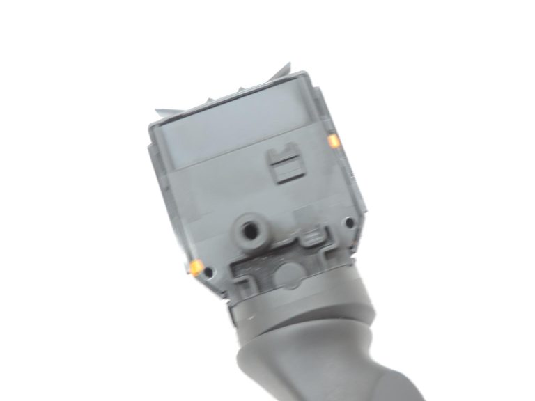 Toyota Corolla E21 universālis ar slīpajām aizmugurējām durvīm – stūres kolonnas slēdzis, tīrītāju slēdzis 8465202A30