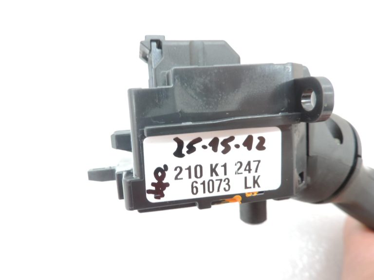 OE Toyota Corolla E21 pagrieziena signālu slēdzis, stūres kolonnas slēdzis, apgaismojuma slēdzis 8432902040