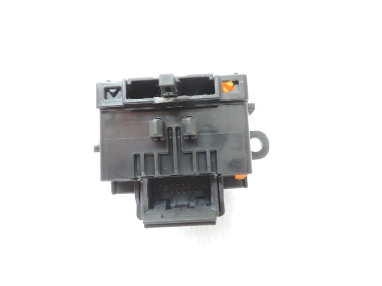 OE Toyota Corolla E21 pagrieziena signālu slēdzis, stūres kolonnas slēdzis, apgaismojuma slēdzis 8432902040