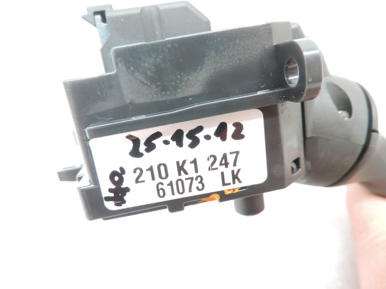 OE Toyota Corolla E21 pagrieziena signālu slēdzis, stūres kolonnas slēdzis, apgaismojuma slēdzis 8432902040