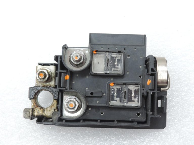 OE Toyota Corolla E21 akumulatora drošinātāju kārba 8262012310 akumulatora drošinātājs 140 A