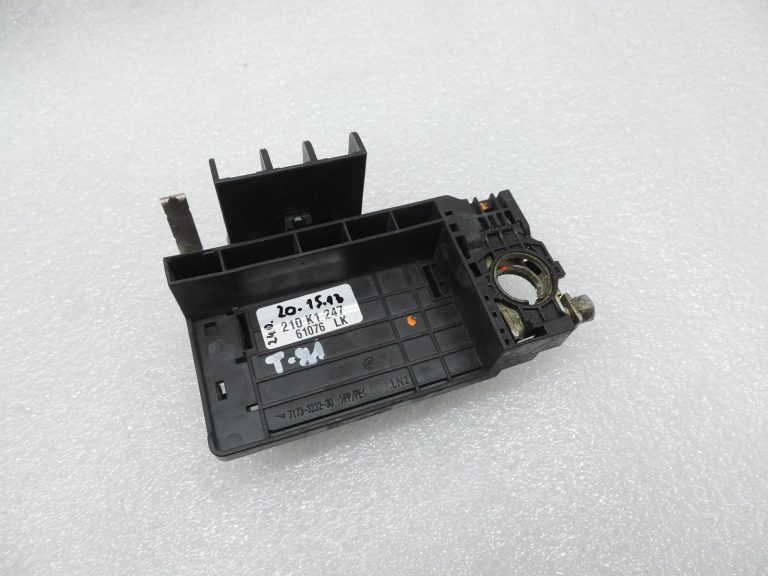 OE Toyota Corolla E21 akumulatora drošinātāju kārba 8262012310 akumulatora drošinātājs 140 A