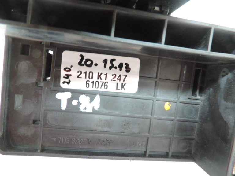 OE Toyota Corolla E21 akumulatora drošinātāju kārba 8262012310 akumulatora drošinātājs 140 A