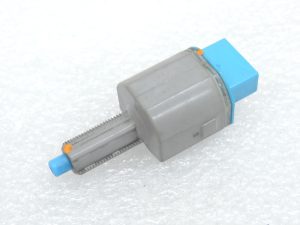 OE Toyota Corolla E21 bremžu gaismas slēdzis, bremžu pedāļa slēdzis 8434009370