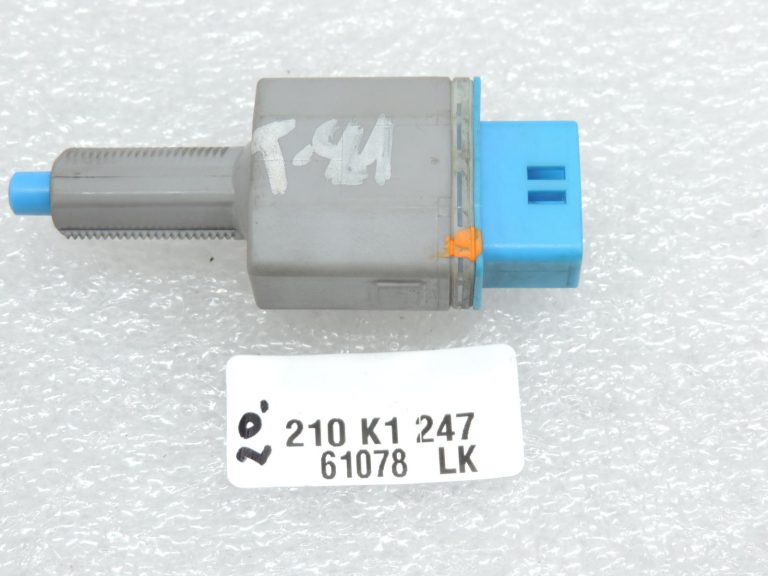 OE Toyota Corolla E21 bremžu gaismas slēdzis, bremžu pedāļa slēdzis 8434009370
