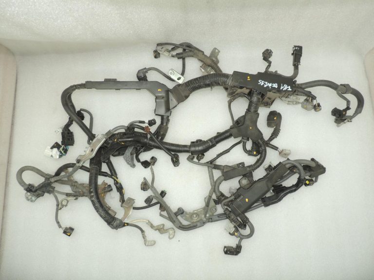 „Toyota Corolla“ 1,2 un 1,8 hibrīda dzinēja vadu komplekts 821210ZT20 82121-0ZT20