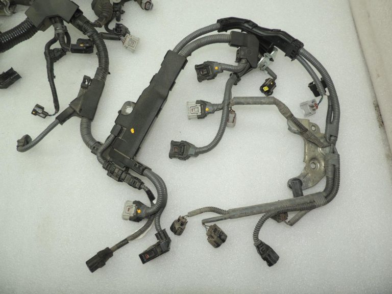 „Toyota Corolla“ 1,2 un 1,8 hibrīda dzinēja vadu komplekts 821210ZT20 82121-0ZT20