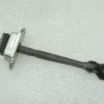 Toyota Corolla E210 durvju fiksators, aizmugurējās durvis, 6863002340, 6863002440, OE