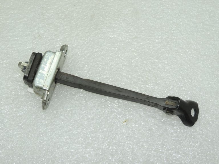 Toyota Corolla E210 durvju fiksators, aizmugurējās durvis, 6863002340, 6863002440, OE