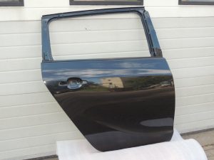 Opel Zafira C Tourer aizmugurējā labā durvī, melna, GAR 13355183, oriģinālā