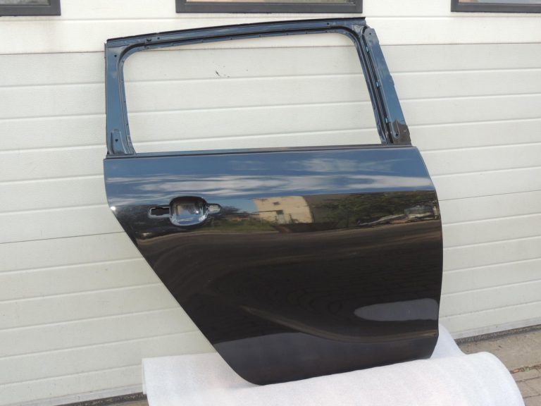 Opel Zafira C Tourer aizmugurējā labā durvī, melna, GAR 13355183, oriģinālā
