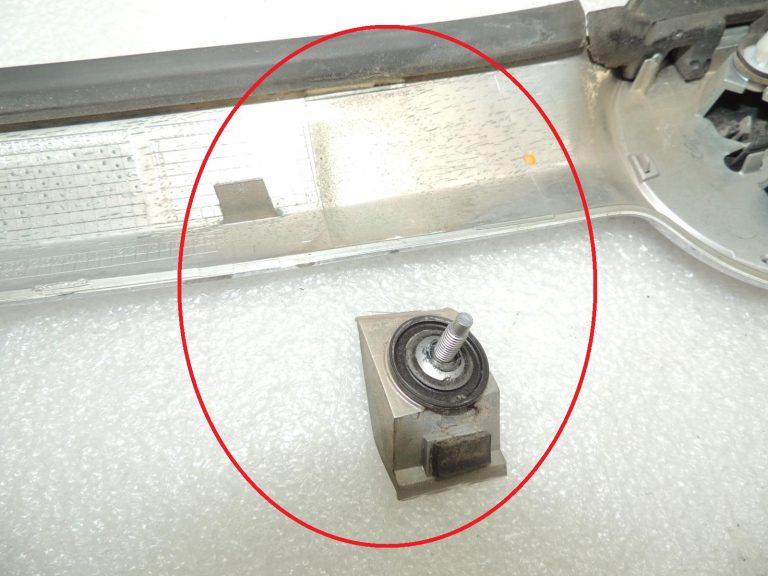 Opel Zafira C Tourer bagāžnieka durvju apdares sloksne, vidusdaļa 20907406, oriģinālā OE detaļa