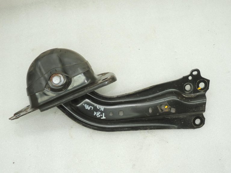 Toyota Corolla E210 aizmugurējā labā puse garenvirziena svira, komplekts 48760F4010 4871702060 OE