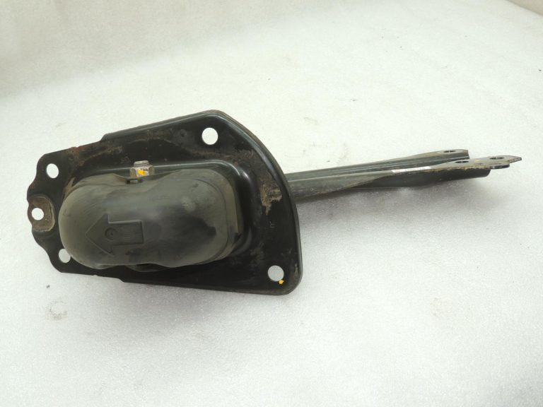 Toyota Corolla E210 aizmugurējā labā puse garenvirziena svira, komplekts 48760F4010 4871702060 OE