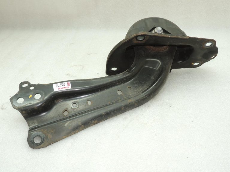 Toyota Corolla E210 aizmugurējā labā puse garenvirziena svira, komplekts 48760F4010 4871702060 OE