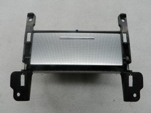 Nissan Navara II oriģinālais glabāšanas nodalījums 684755x00a