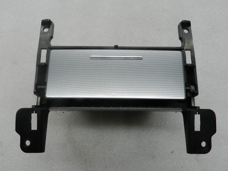 Nissan Navara II oriģinālais glabāšanas nodalījums 684755x00a