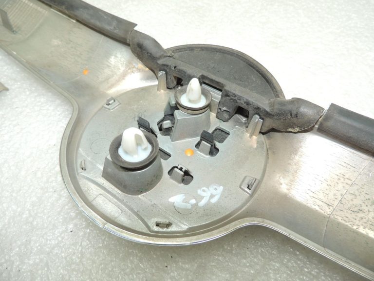 Opel Zafira C Tourer bagāžnieka durvju apdares sloksne, vidusdaļa 20907406, oriģinālā OE detaļa