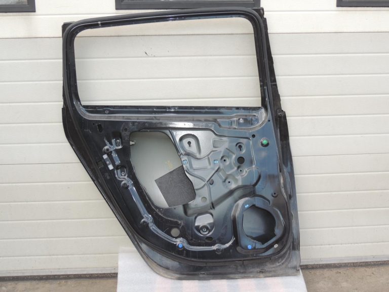 Opel Zafira C Tourer aizmugurējā kreisā durvīte, melna, GAR 13355182, oriģināla