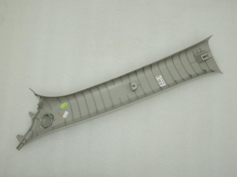Toyota Yaris IV A-staba apdare, augšējā labā puse, pelēka, 62211K0040B0, oriģinālā OE detaļa