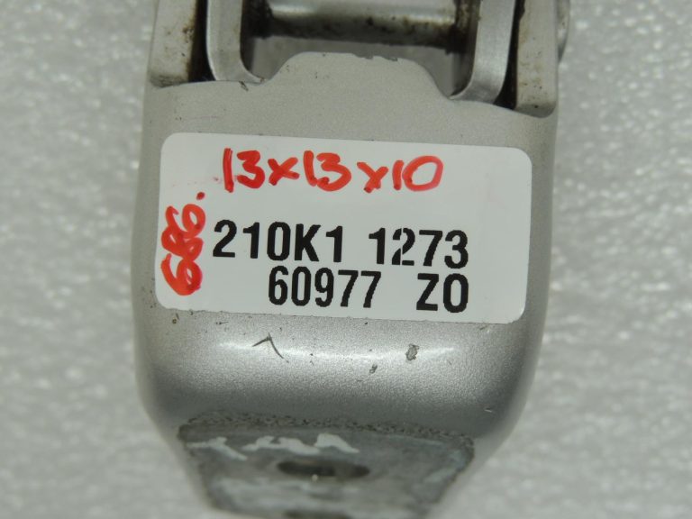 „Toyota Corolla E210“ durvju eņģu komplekts (aizmugurē, labajā pusē, augšā un apakšā) 1J6, sudraba krāsā