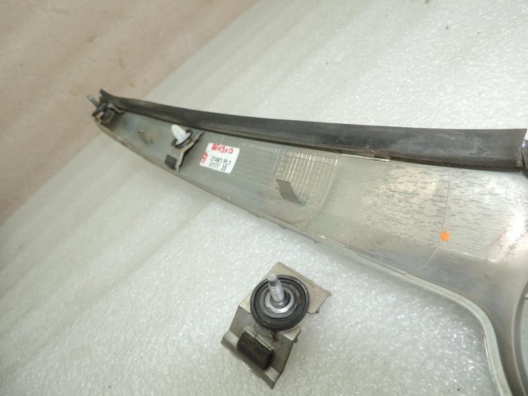 Opel Zafira C Tourer bagāžnieka durvju apdares sloksne, vidusdaļa 20907406, oriģinālā OE detaļa