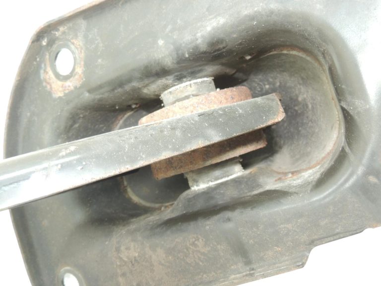 Toyota Corolla E210 aizmugurējā labā puse garenvirziena svira, komplekts 48760F4010 4871702060 OE