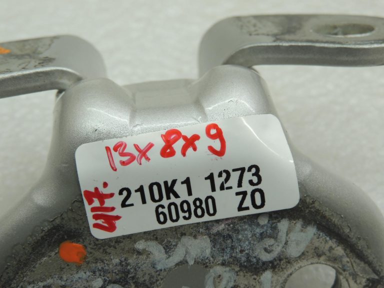 Toyota Corolla E210 priekšējā kreisā apakšējā durvju eņģe 6874002050 OE oriģināla