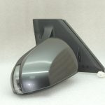 Toyota Yaris IV kreisais ārējais spogulis 1G3 pelēkā metāla krāsā 87940K0030 oriģināls OE