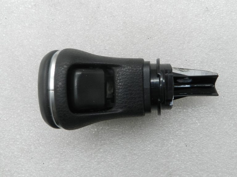 Toyota Corolla E210 oriģinālā pārnesumu sviras pogas 3350412810C0