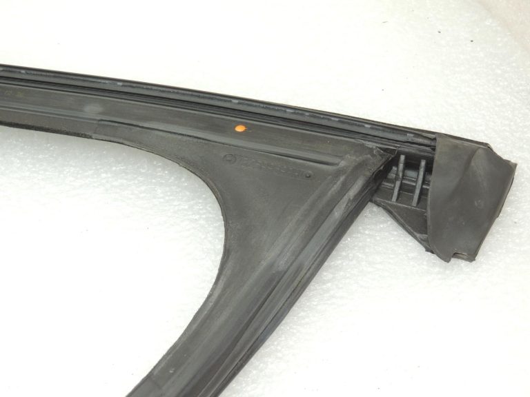 Opel Zafira C Tourer durvju blīvējums loga nišā priekšā pa labi 13259969 OE