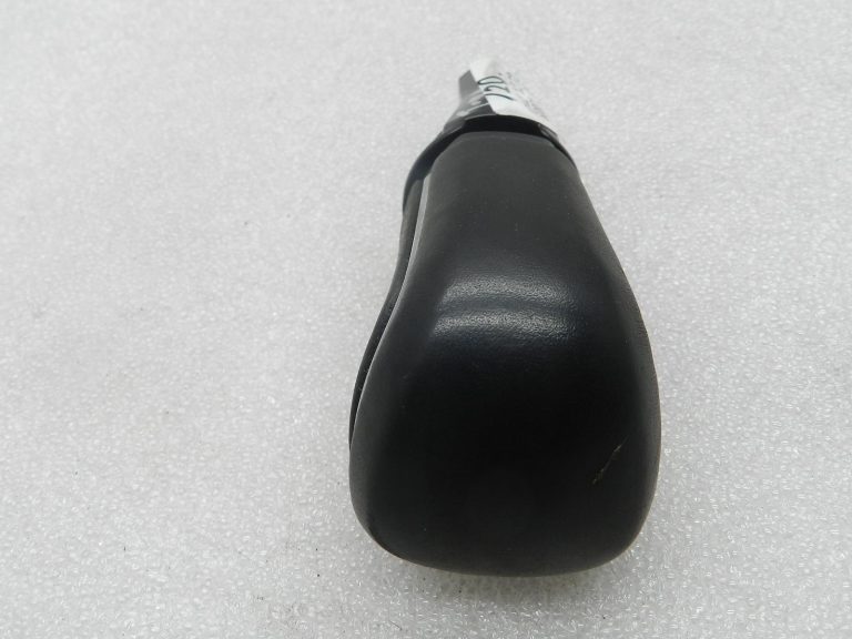 Toyota Corolla E210 oriģinālā pārnesumu sviras pogas 3350412810C0