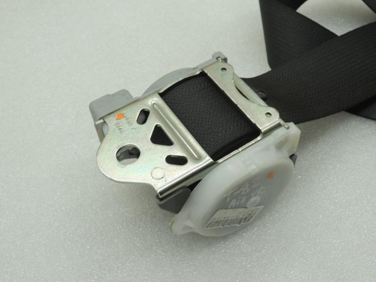 Toyota Yaris IV aizmugurējā vidējā drošības josta 73350K0010C0 oriģinālā OE
