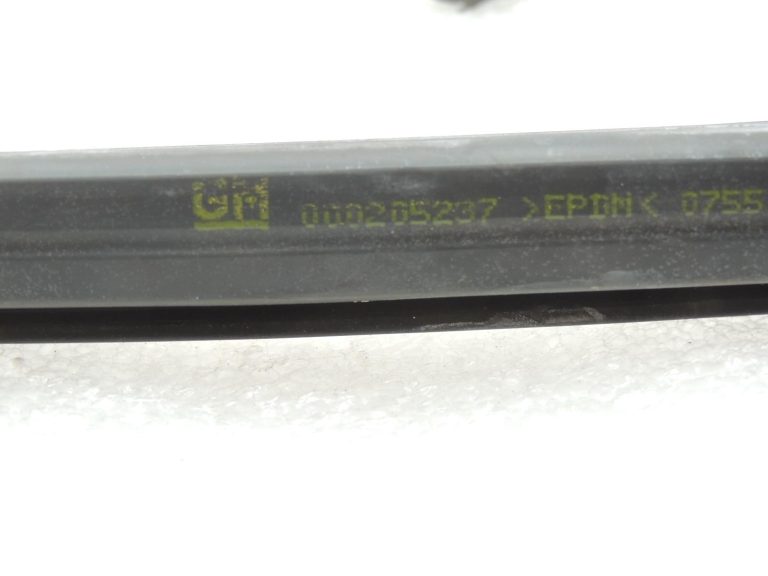 Opel Zafira C Tourer durvju blīvējums loga nišā priekšā pa labi 13259969 OE