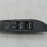 Toyota Corolla E210 oriģinālais priekšējā kreisā loga pacēlāja slēdzis 8404002160