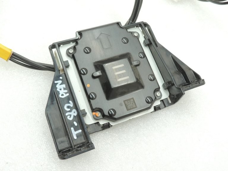 „Toyota Yaris IV“ GPS antenas, navigācijas turētāja un kabeļu komplekts 868800D040 86862K0010 OE