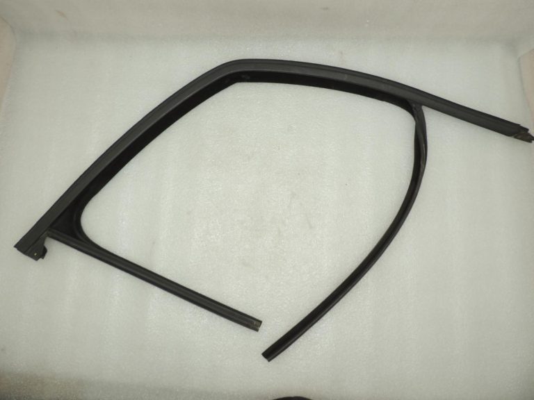 Opel Zafira C Tourer durvju blīvējums loga nišā priekšā pa labi 13259969 OE