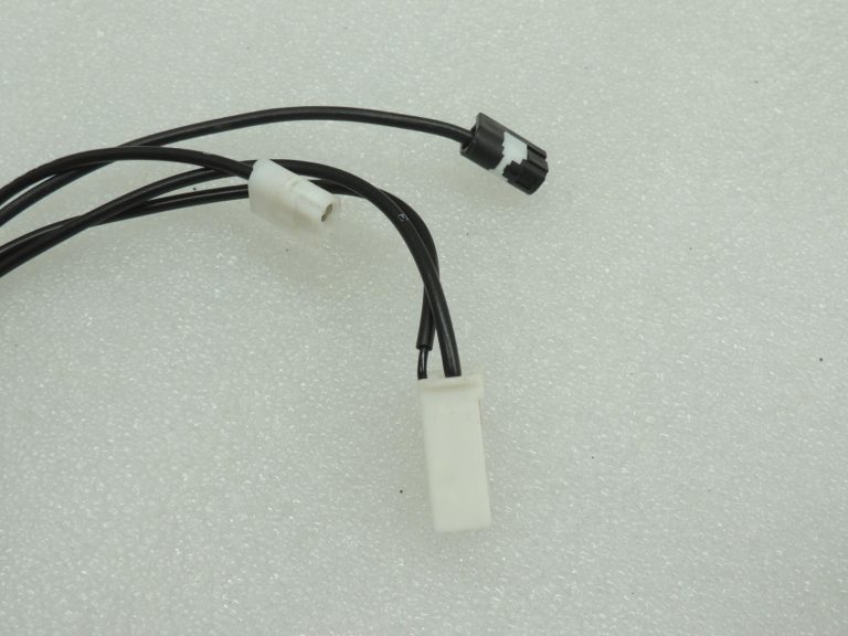 „Toyota Yaris IV“ GPS antenas, navigācijas turētāja un kabeļu komplekts 868800D040 86862K0010 OE