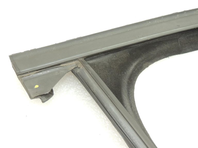 Opel Zafira C Tourer durvju blīvējums loga nišā priekšā pa labi 13259969 OE