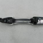 Toyota Corolla E210 oriģinālā ārējā roktura priekšā pa kreisi 1J6 Elemental Silver Pearl