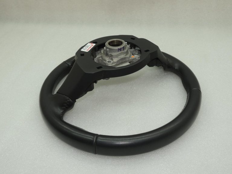 „Toyota Yaris IV“ ādas stūre „Vibro“ bez pogām, melna, 45100K0140C1, oriģinālā detaļa