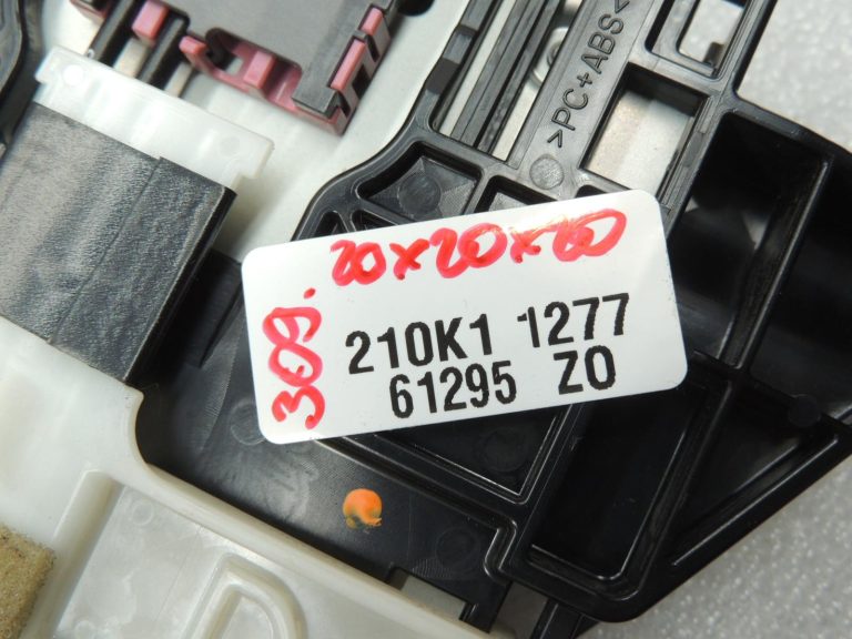 „Toyota Yaris IV“ GPS antenas, navigācijas turētāja un kabeļu komplekts 868800D040 86862K0010 OE
