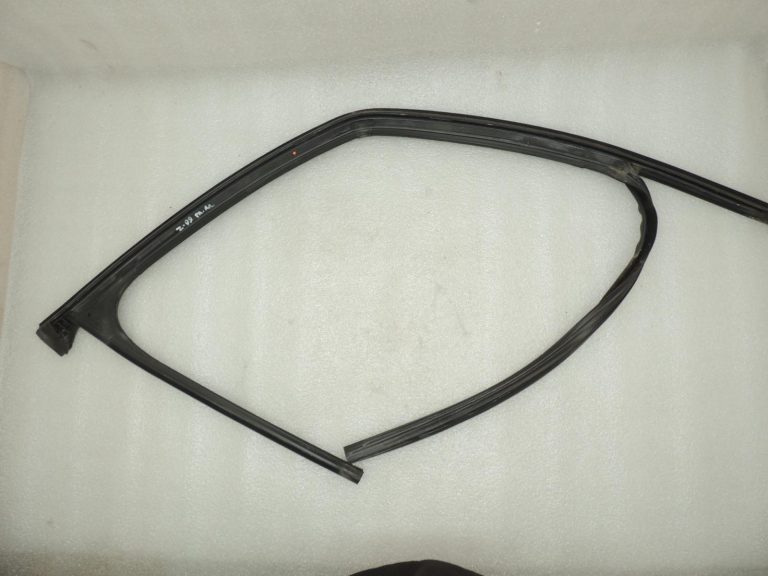 Opel Zafira C Tourer durvju blīvējums loga nišā, priekšā pa kreisi 13259968 OE